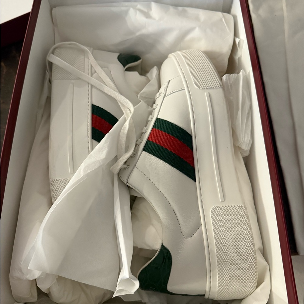 Guaranteed Authentic Gucci Ladies Ace Sneakers worn twice like brand new
